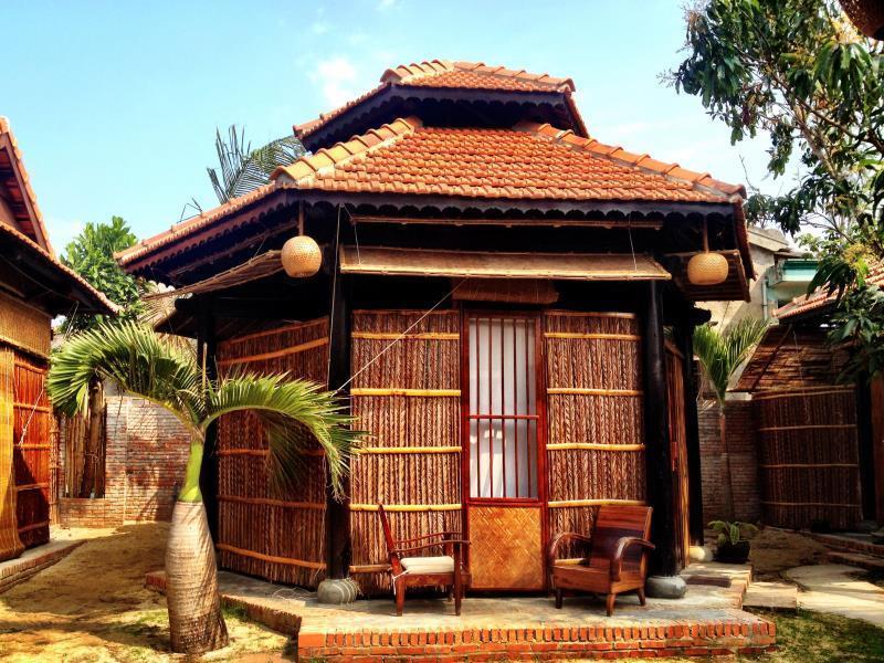 Hotel Under The Coconut Tree Hoi An Exterior foto