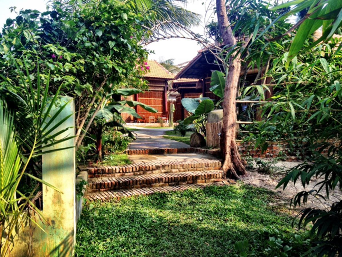 Hotel Under The Coconut Tree Hoi An Exterior foto